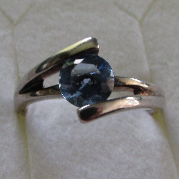 Silver Blue Topaz Stone Ring - Sz 8 - Picture 6 of 9